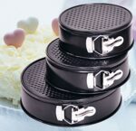 Set of 3 Nonstick Round Cake Moulds, Carbon Steel Round Cake Pan Set for Baking, Microwave Safe Cake Tin Set for Home Baking and Special Occasions - Image 2