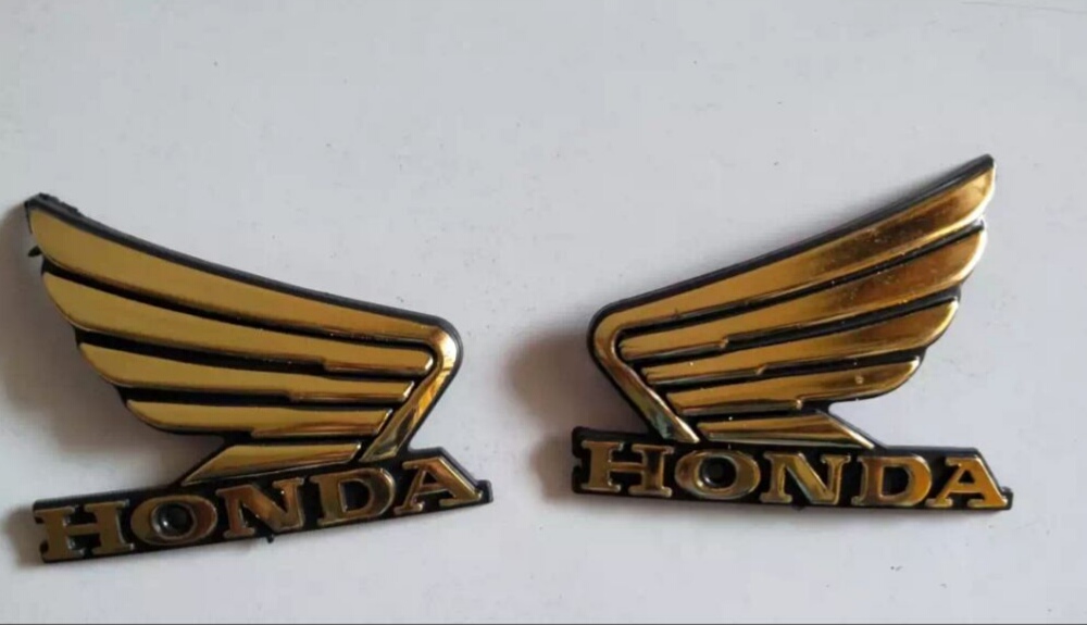 4-Piece Tenki & Tappa Monogram Set for CD70 | Universal Honda Style Golden Badges for Fuel Tank & Side Covers